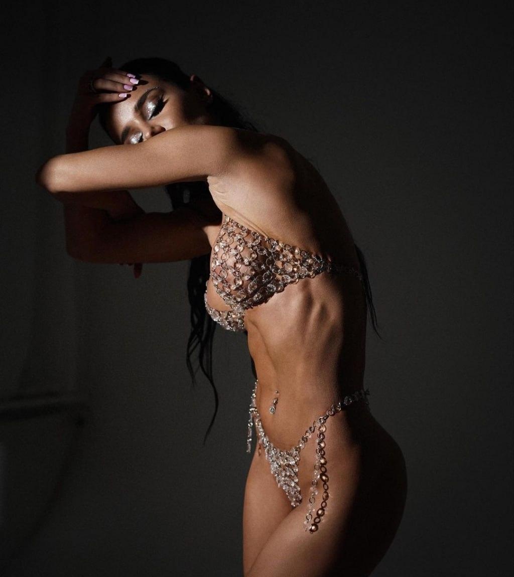 Клара привлекательная девушка из Вилючинска цена от 6000 руб