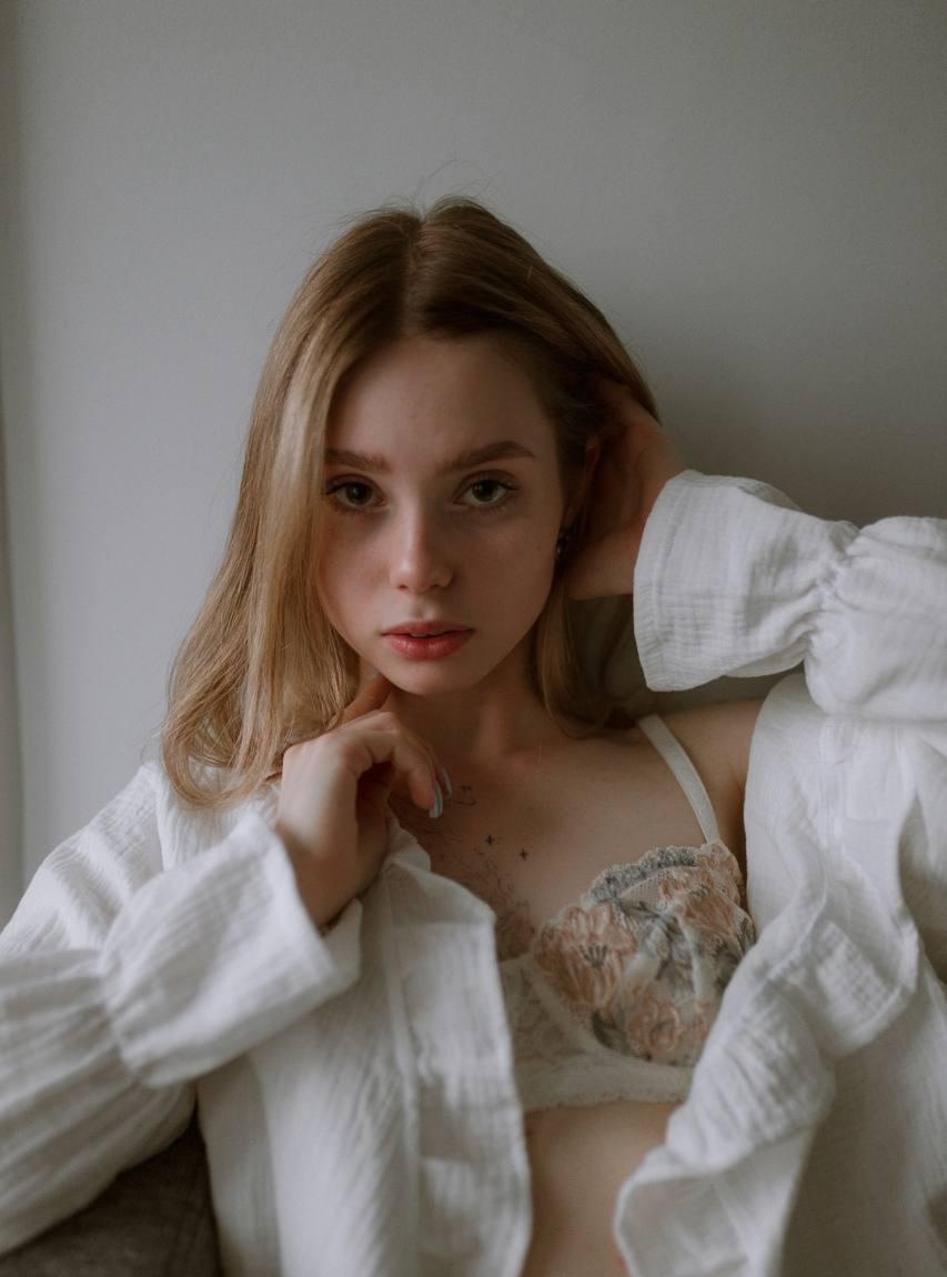 Оленька привлекательная девушка из Вилючинска цена от 6000 руб